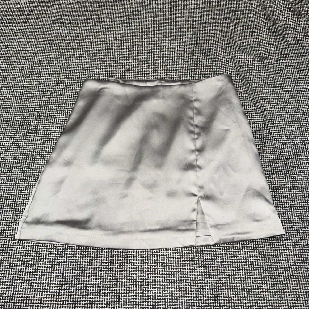 NEW Women's Gray High Fashion Satin Mini Skirt - Size Small